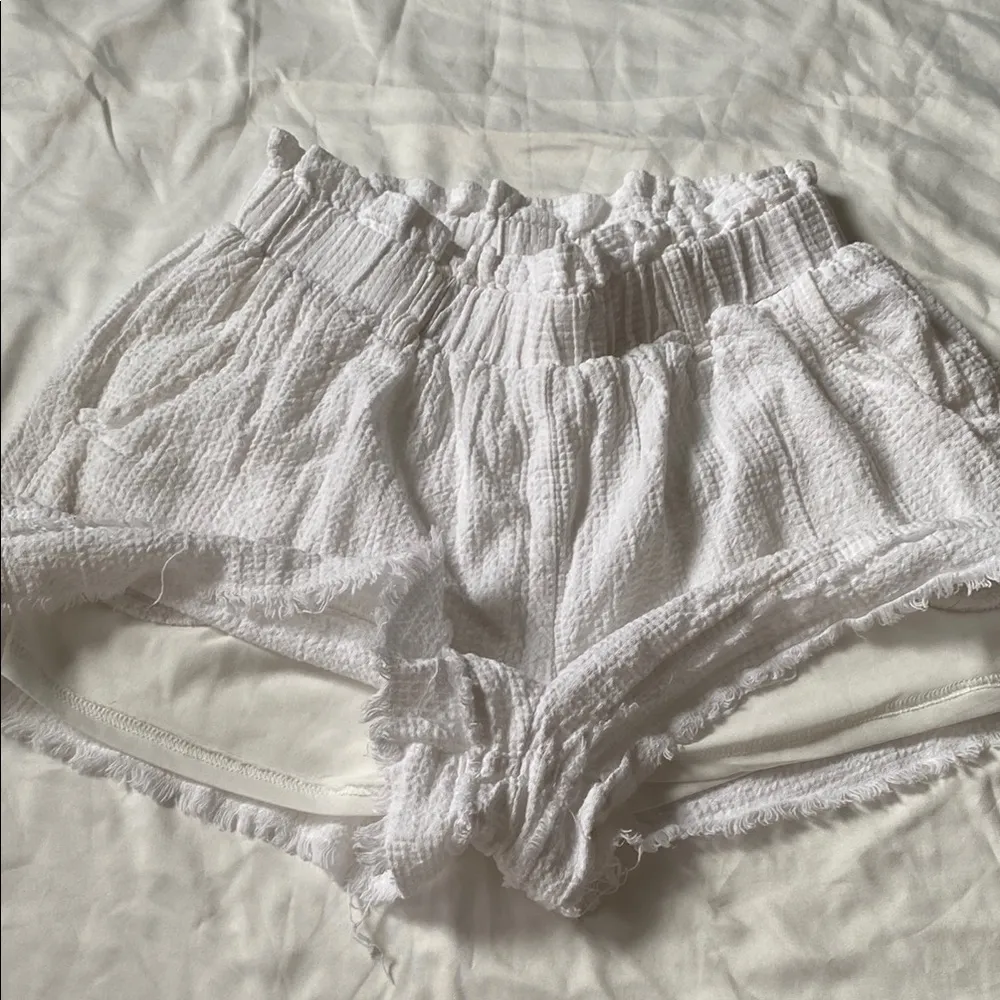 High Waist White Textured Shorts Size M - Image 9