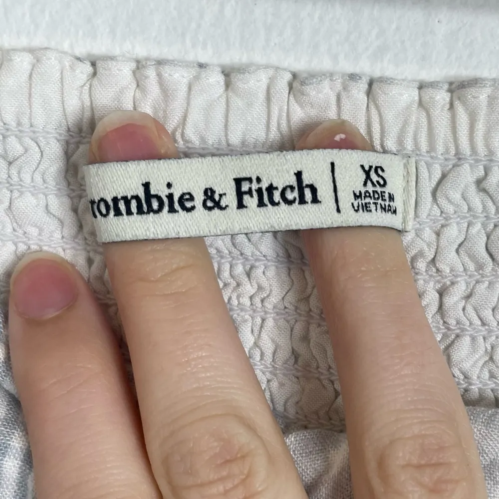 Abercrombie and Fitch Plaid Square Neck Puff Sleeve Crop Top White Blue XS - Image 4