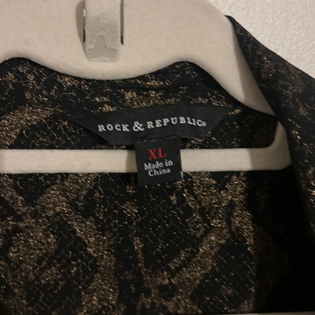 Rock & Republic Black and Shimmery Brown Patterned Long Sleeve Blouse XL - Image 3