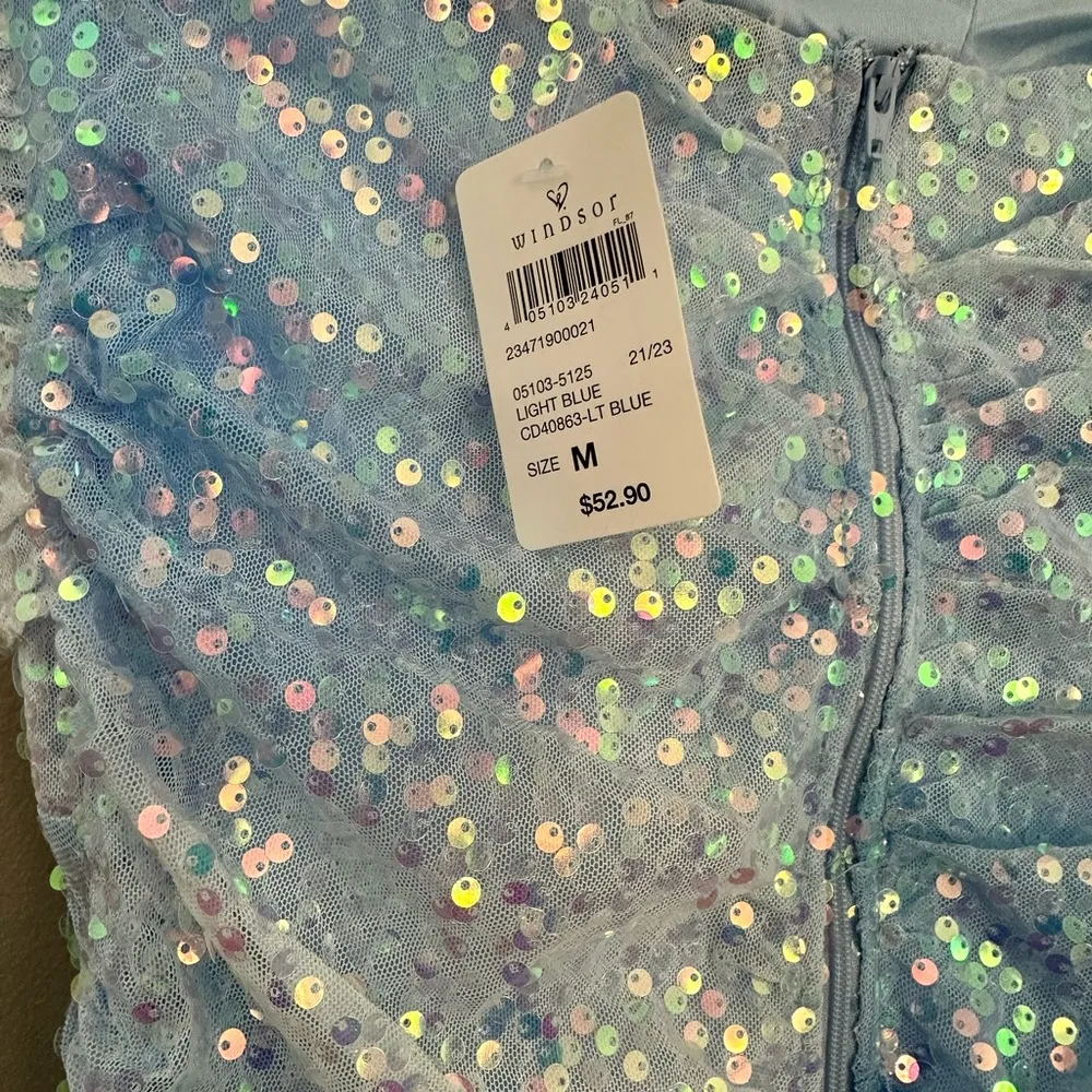 Enchanting Muse Iridescent Sequin Mini Dress
Light blue size medium New - Image 8