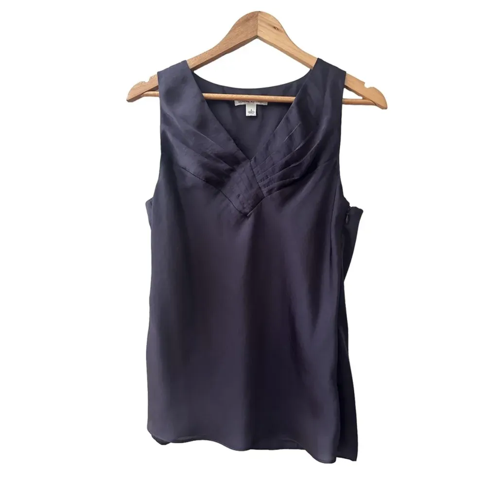Banana Republic Sateen Top Women's Size 4 Dark Purple - Image 3