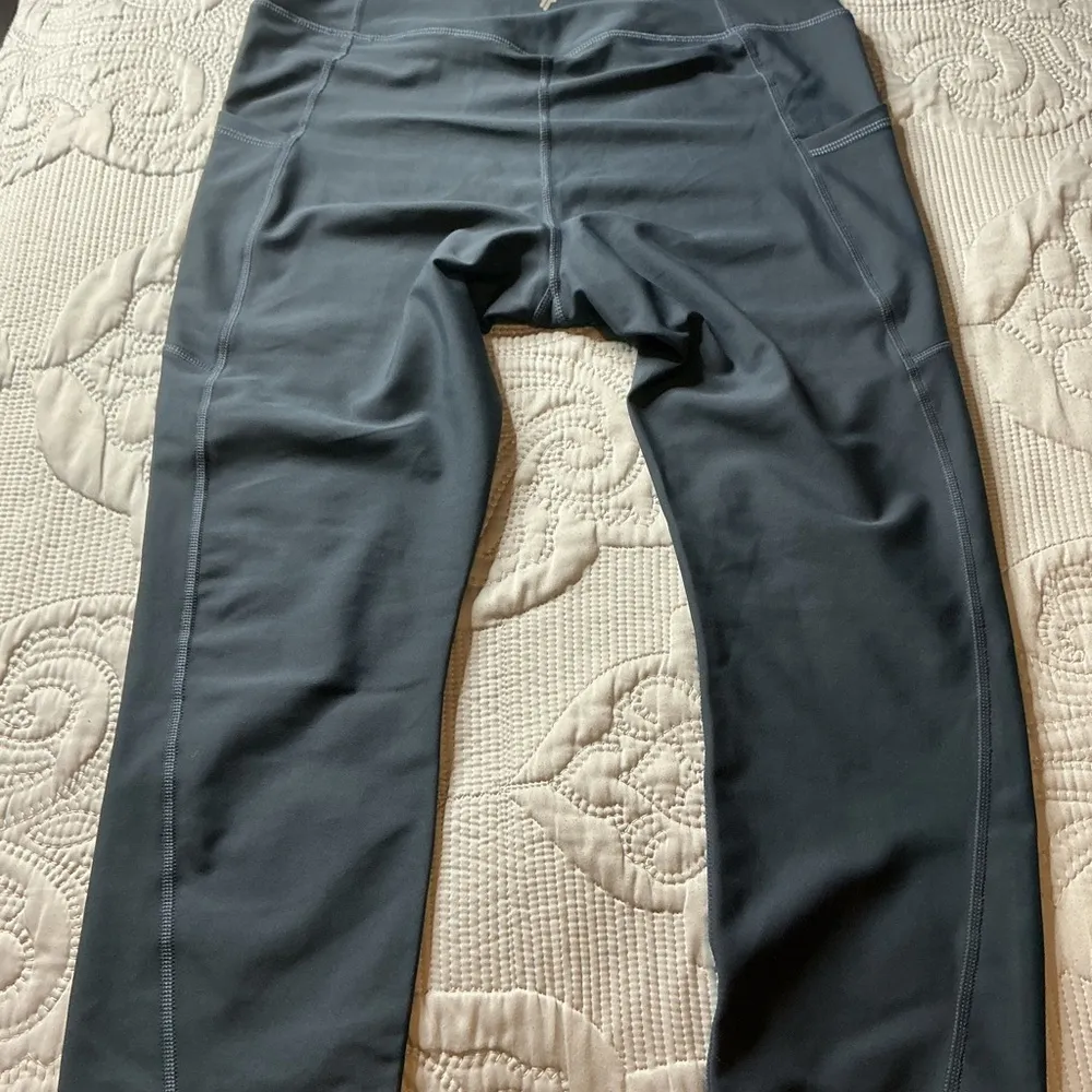Old Navy Black Leggings Comfortable Stretch Fit - Image 2