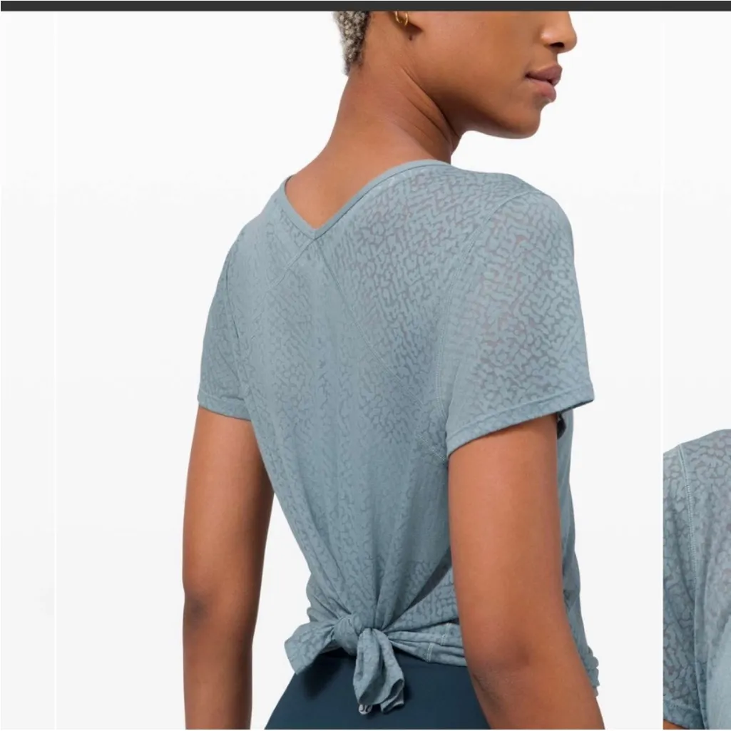 Lululemon  tee - Image 4