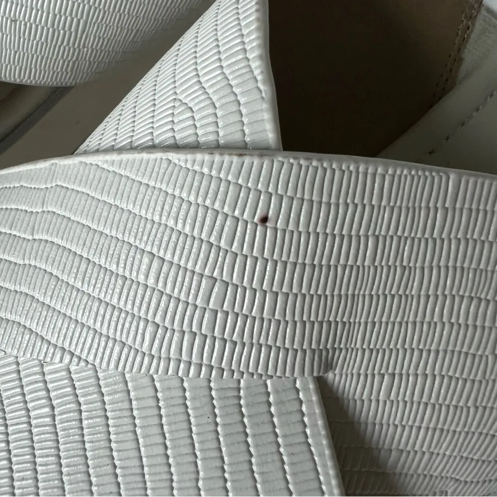 New! Donald J. Pliner Klara platform wedge sandal size 9.5 white - Image 5