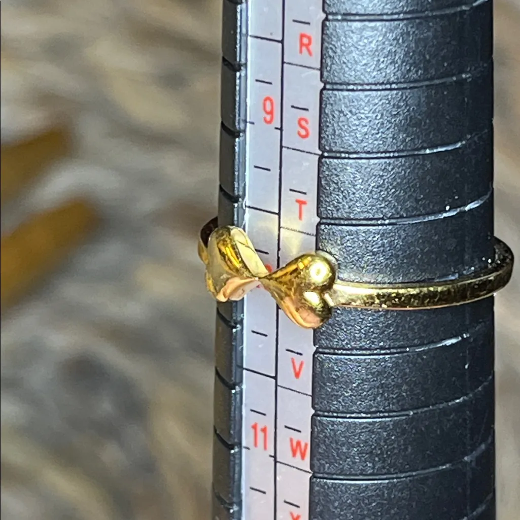 Nevada Jewelry Company Gold Tone Interlocking Heart Ring - Image 3