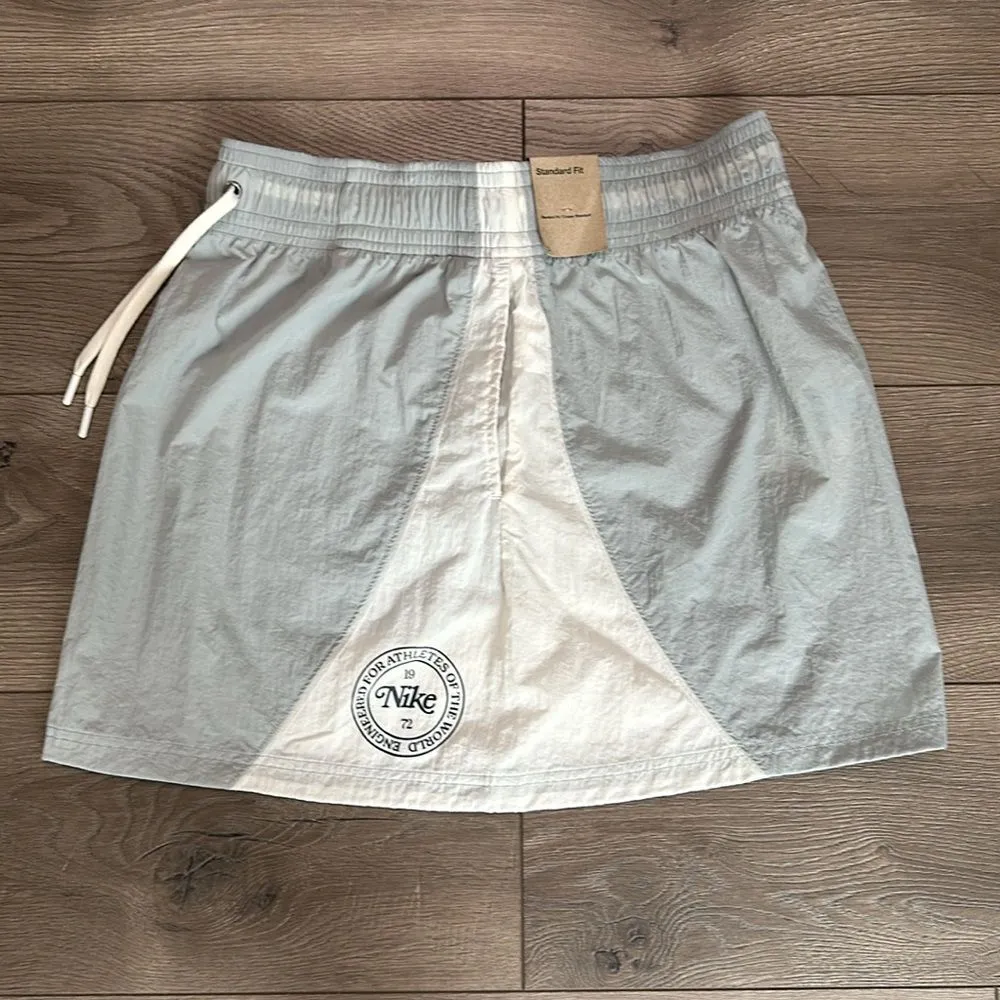 Nike Sportwear‎ Heritage High Waisted Woven Mini Skirt Gray White Size Medium - Image 2