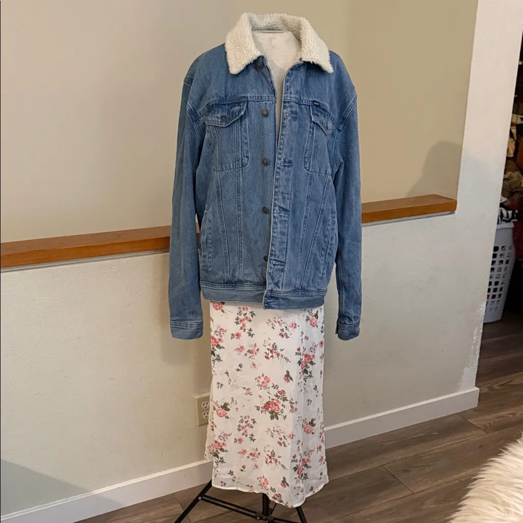 Obey denim jacket Sherpa lined size large customized with a star on the back - Image 3