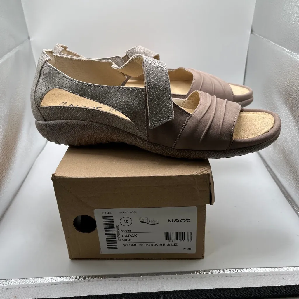 NWB Naot Papaki Women's color stone beige size 40 US 9 flat sandals comfort - Image 2