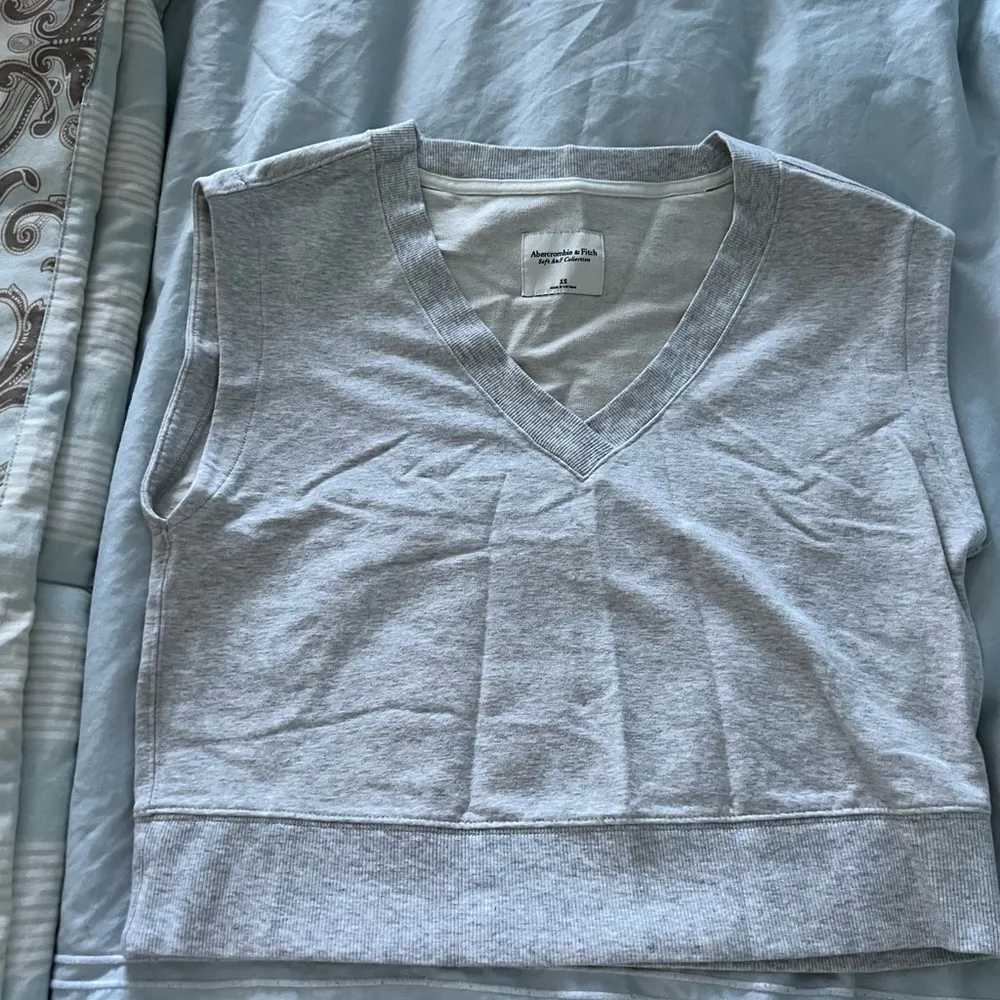 Abercrombie Luxe Terry Vest XS - Image 4
