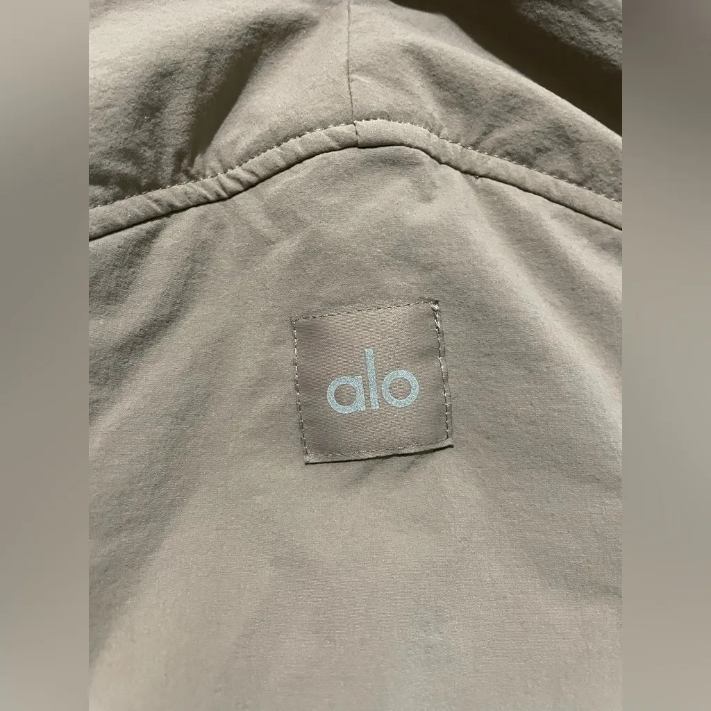 ALO Yoga NWT Cropped Mountain Peak Full Zip hoodie Jacket Mushroom Color Size L - Image 13