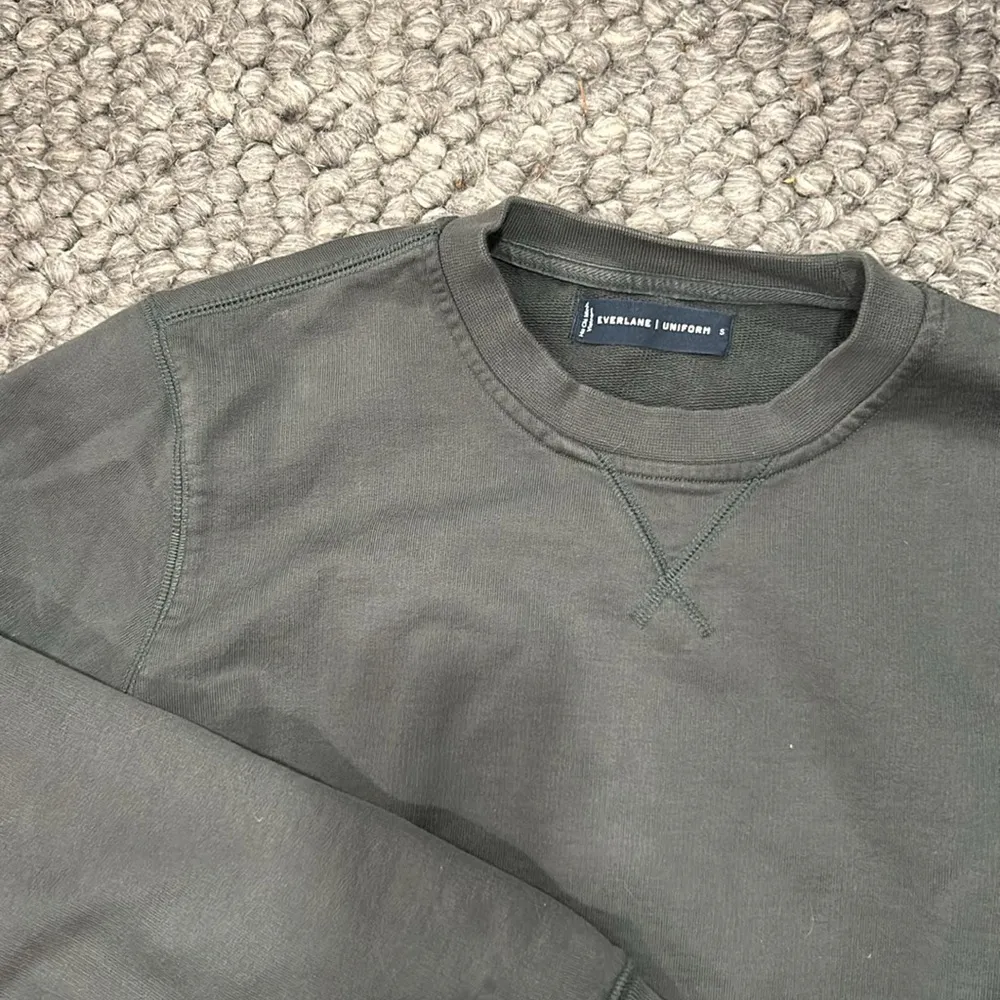 Everlane Uniform Forest Green‎ Crew Neck Size Small - Image 3