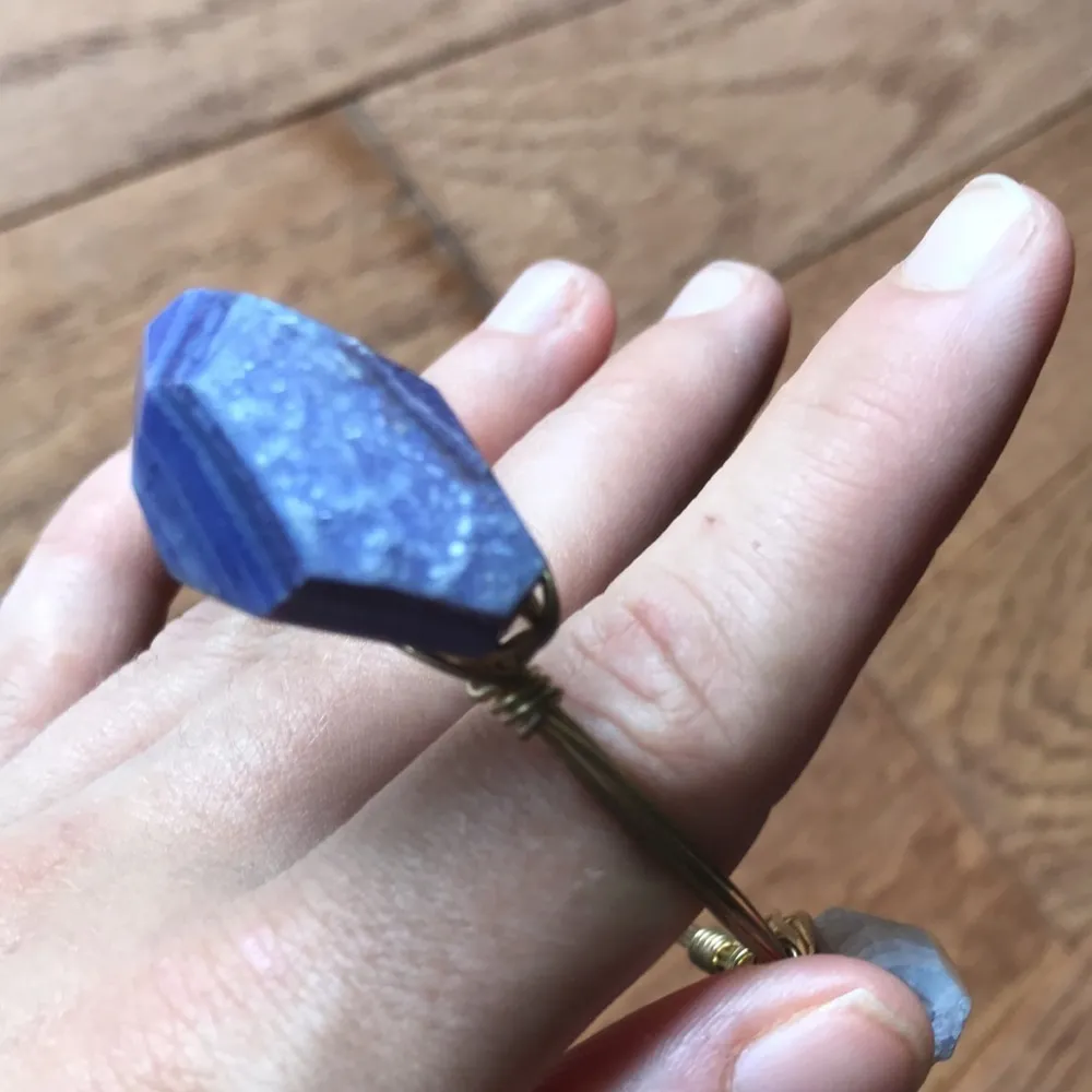 Purple raw crystals bangle bracelet - Image 3