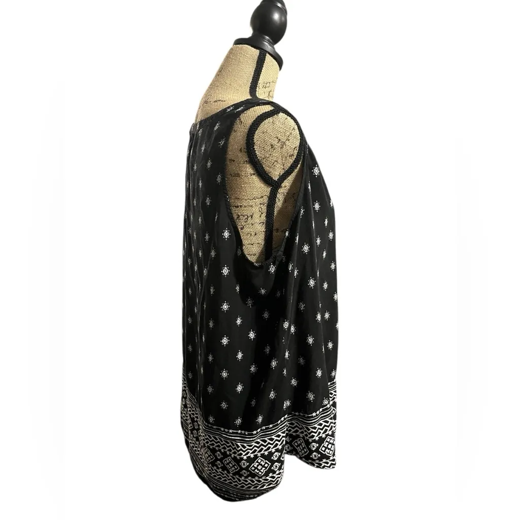 Old Navy Black and White Patterned Tank Top Blouse - Image 3