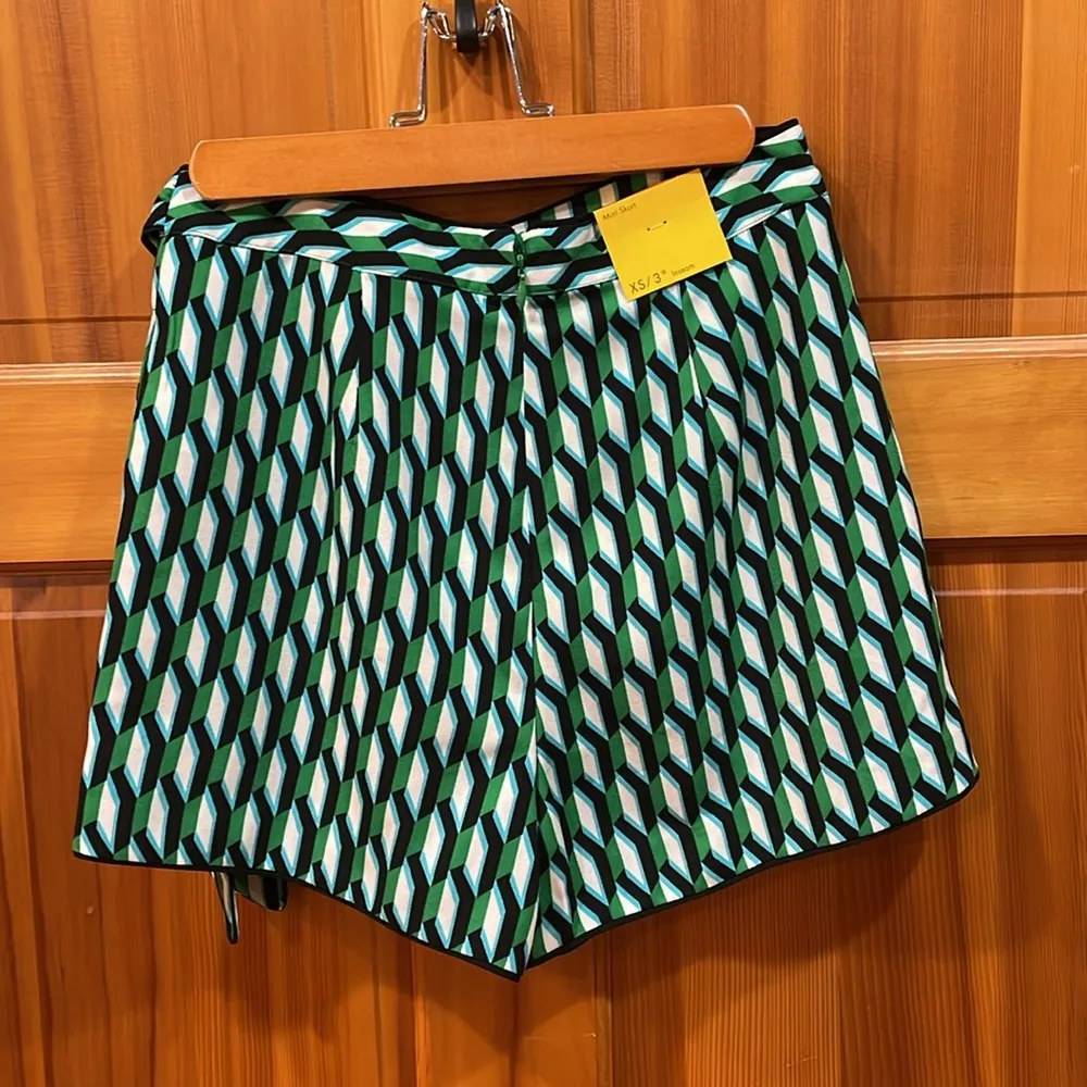 NWT DVF for Target Skort/Shorts wrap style with pockets size XS - Image 2