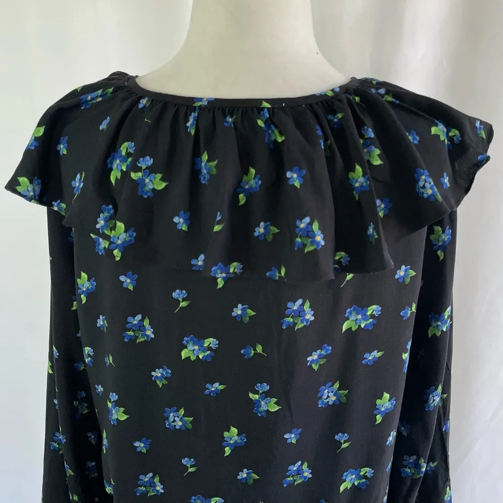 New  Floral Ruffle V-Neck Long Sleeve Blouse Black Blue Size Medium - Image 11