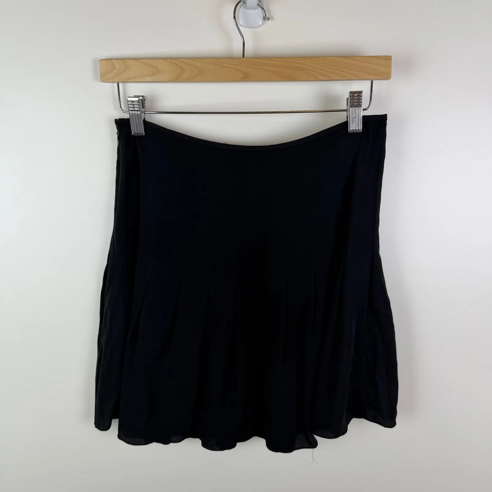 Elie Tahari Black Silk Mini Skirt Sz 2 Flowy Pleated Minimalist Y2K Chic Capsule - Image 3