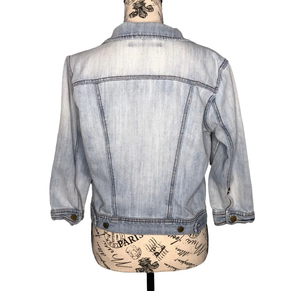 Forever 21 MEDIUM Slight Distress Light Wash Four Pocket Button Up Jean Jacket - Image 4