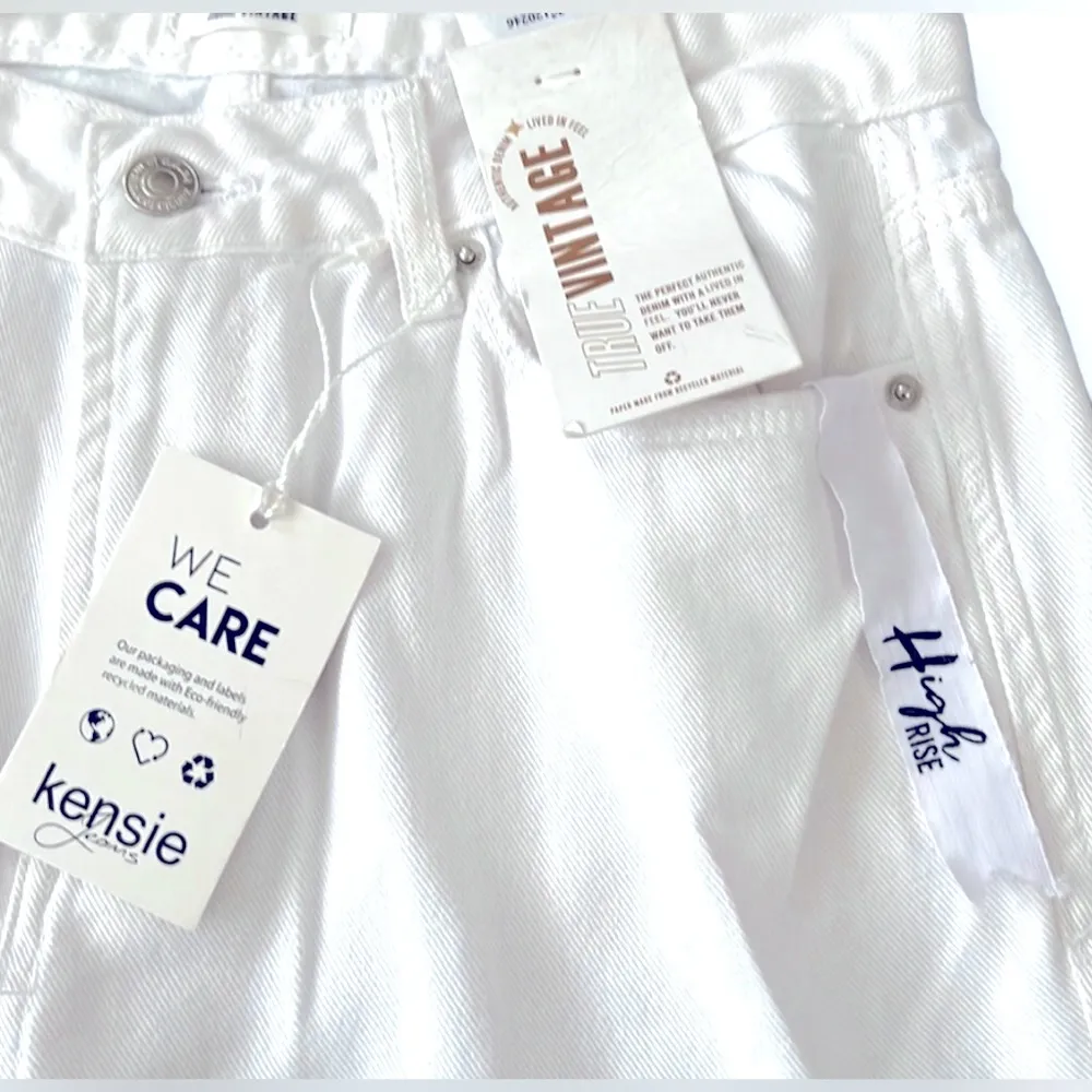KENSIE JEANS NWT!  The Slim, High Rise “True Vintage” White Raw Hem Jeans💖💖 - Image 2