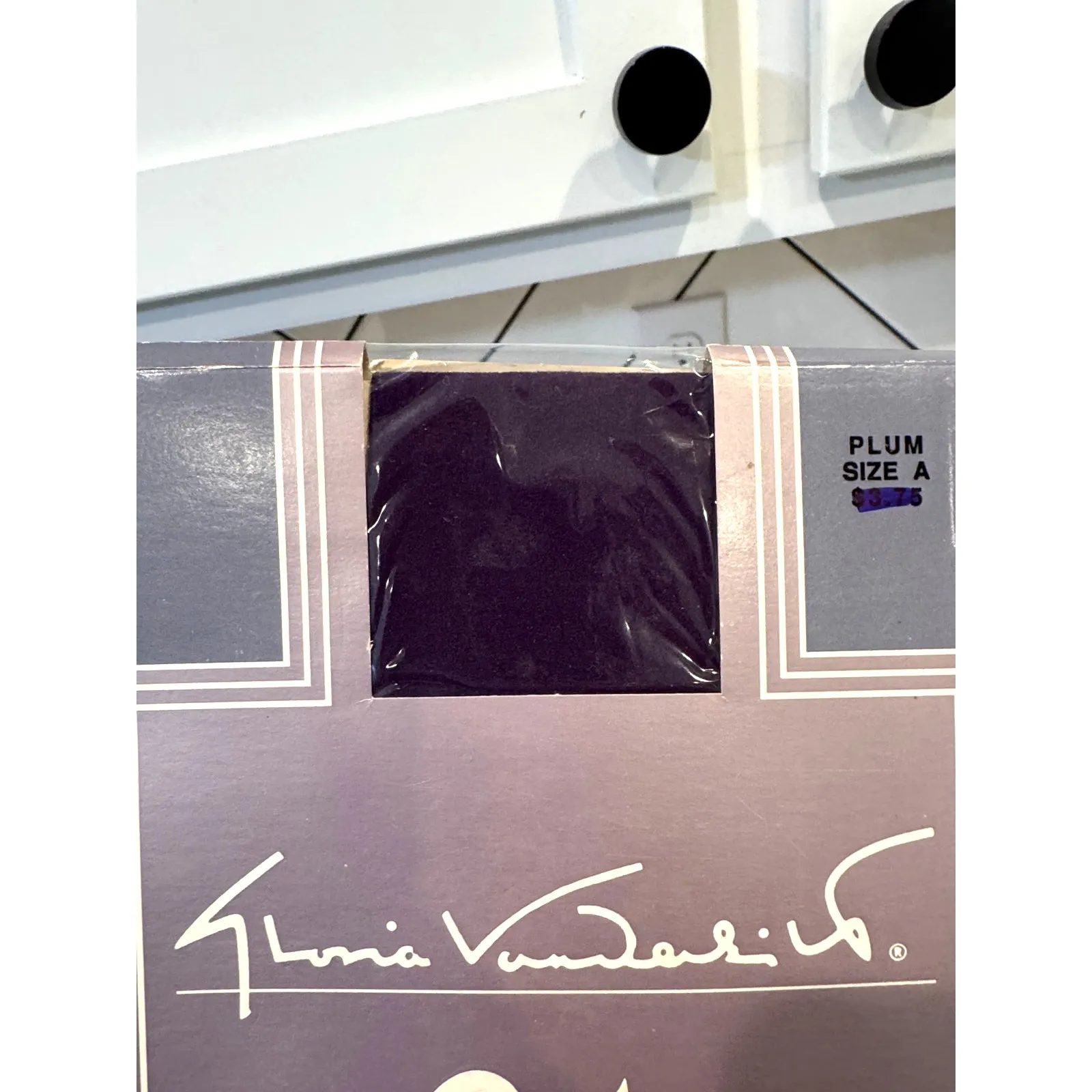 Vintage 80s Gloria Vanderbilt day sheer pantyhose plum purple size A - Image 4