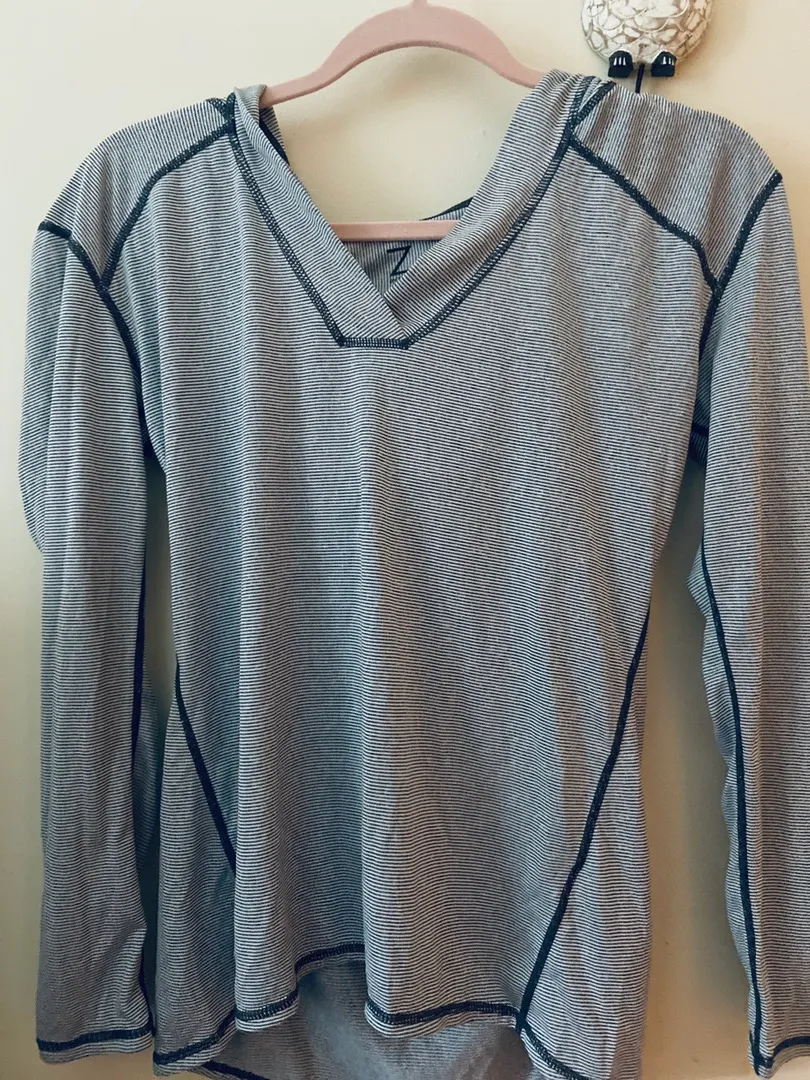 Hooded Workout Sweatshirt - Image 4