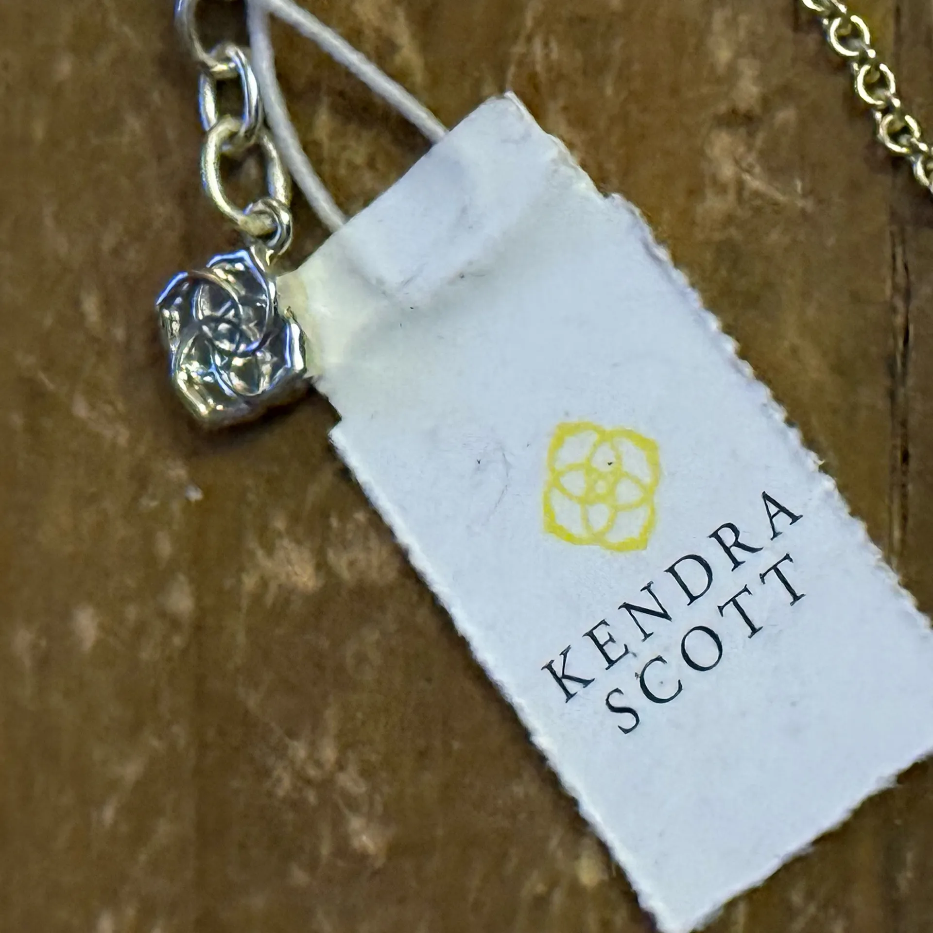 Kendra Scott gold Sawyer interlocking links necklace - Image 6