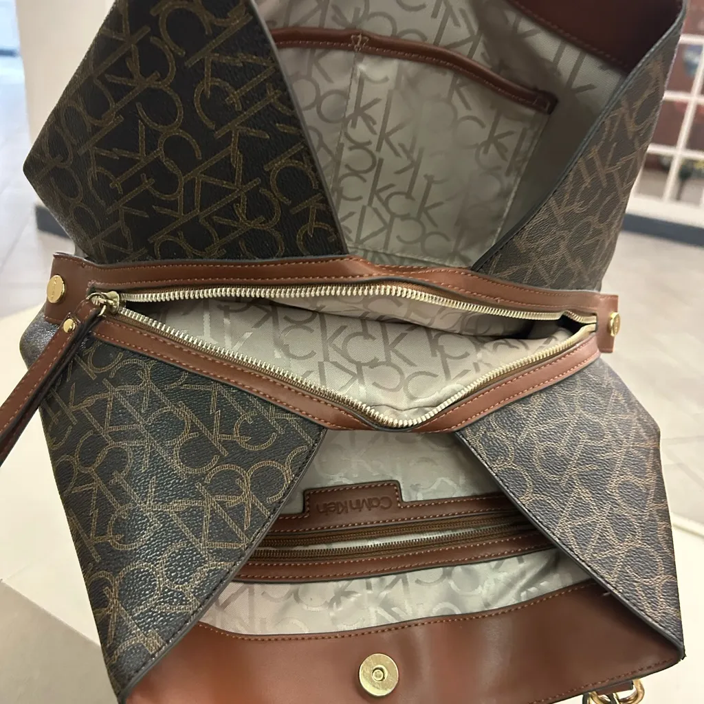 Bag Calvin Klein Black and Brown Monogram Shoulder Bag-BRAND NEW! See pictures - Image 10