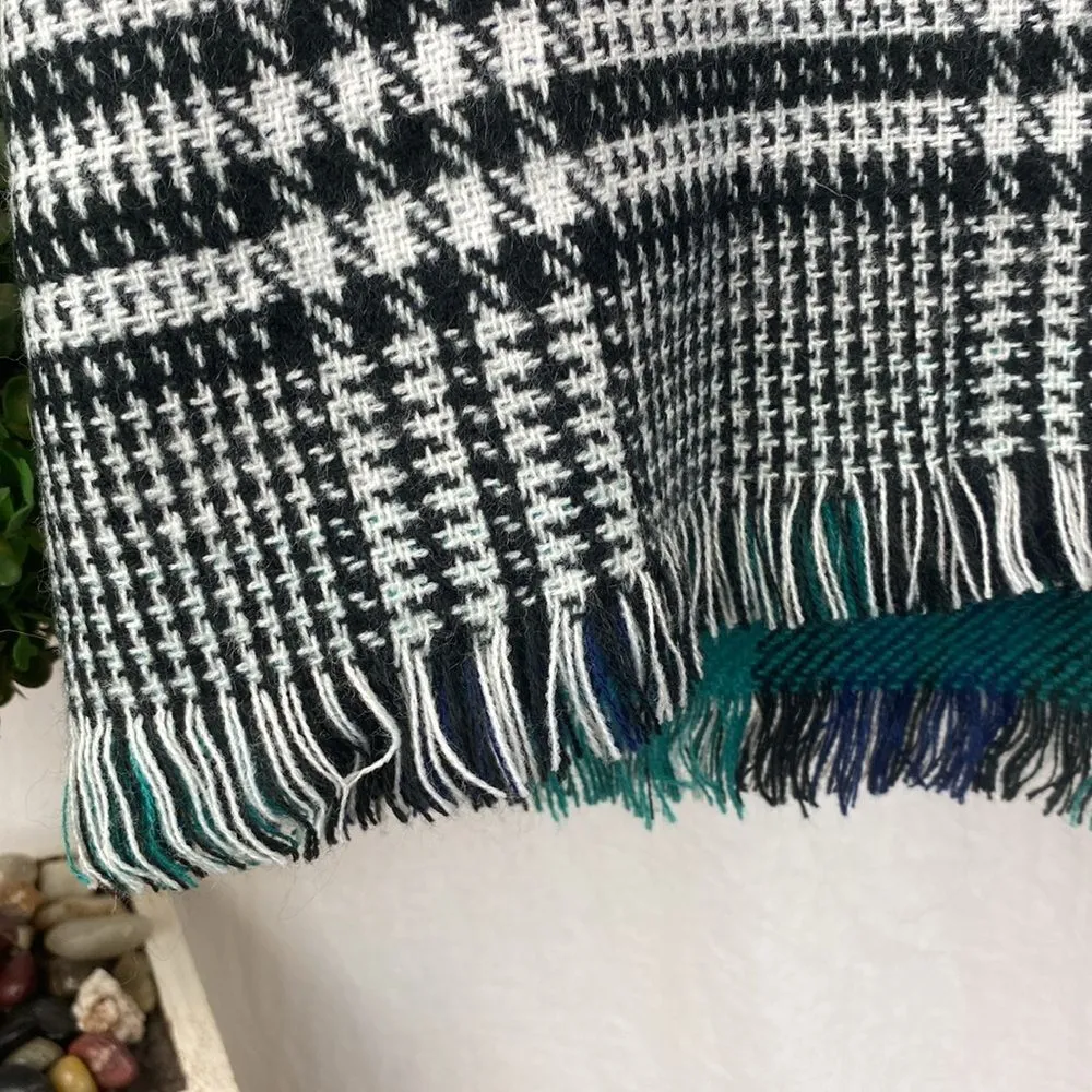 Apt 9 Double Sided Green Blue Black & White Plaid Herringbone Rectangular Scarf - Image 4
