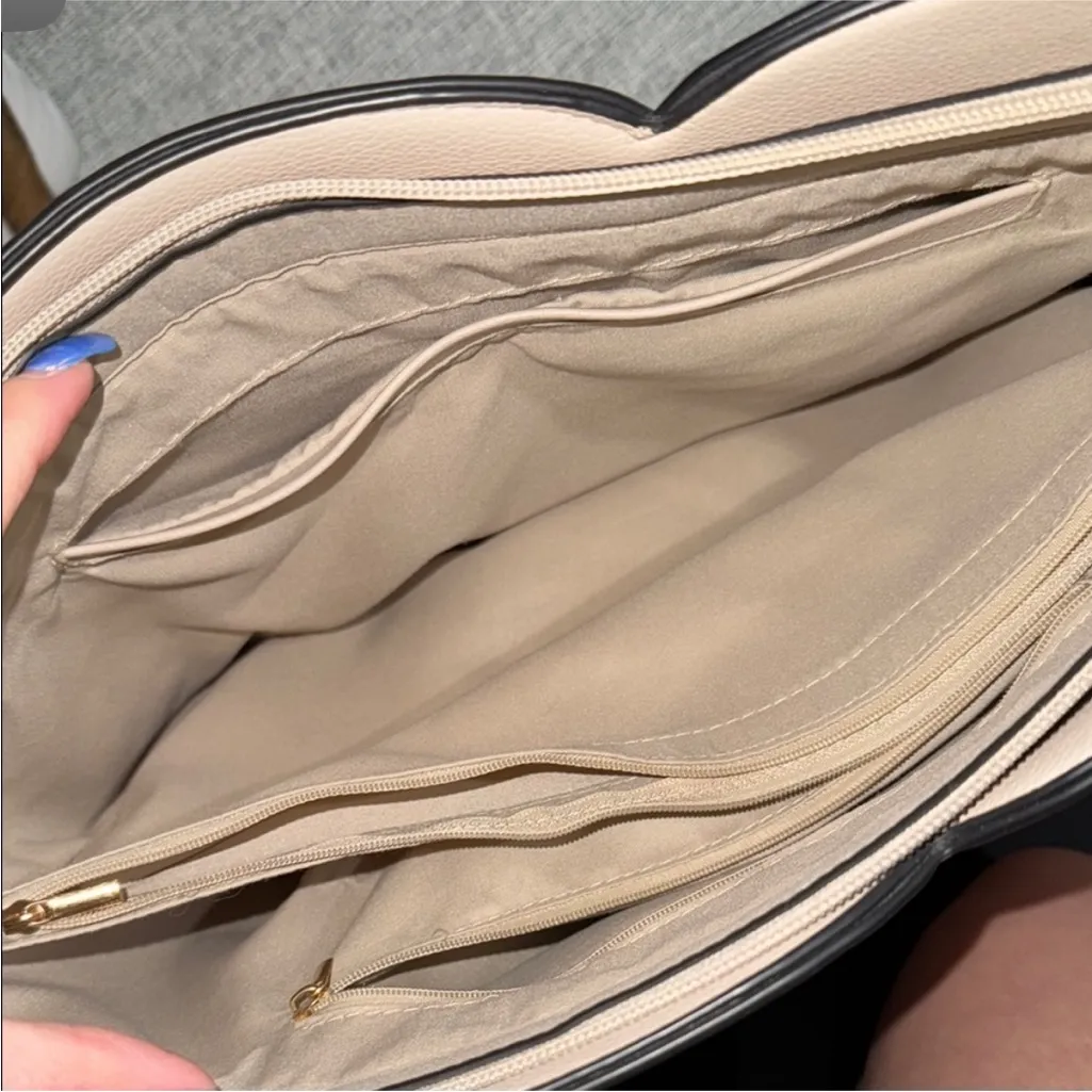 Badgley Mischka  Beige and White Shoulder Bag - Image 3