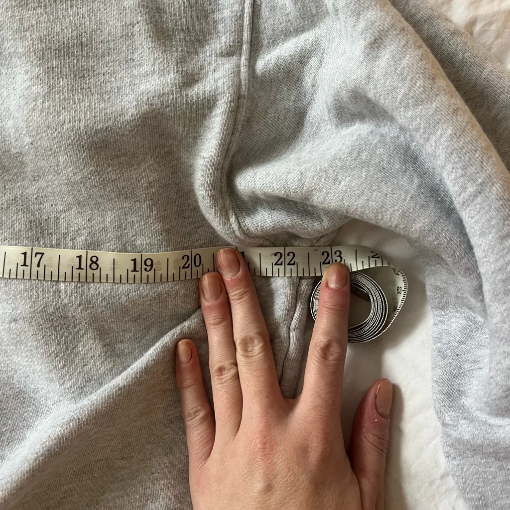 Vintage Women's Gray V-Neck Sweatshirt - Image 6