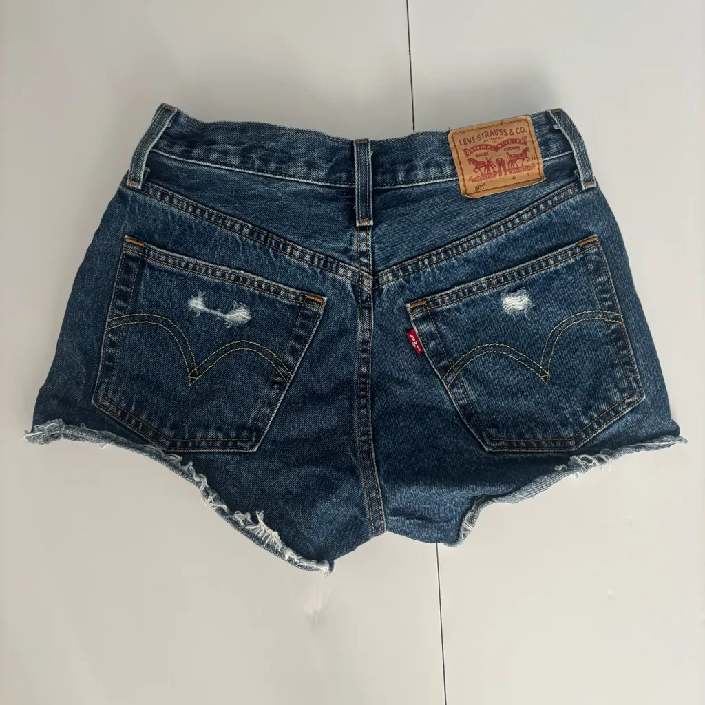 Levi’s 501® Original Fit High Rise Distressed Button-Fly Raw Hem Shorts – Sz 26 - Image 2