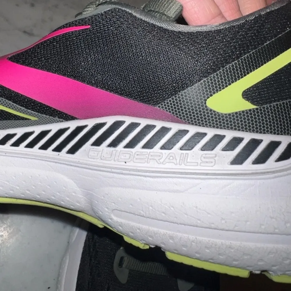 Brooks Adrenaline GTS 23
Size 11.5‎ - Image 4