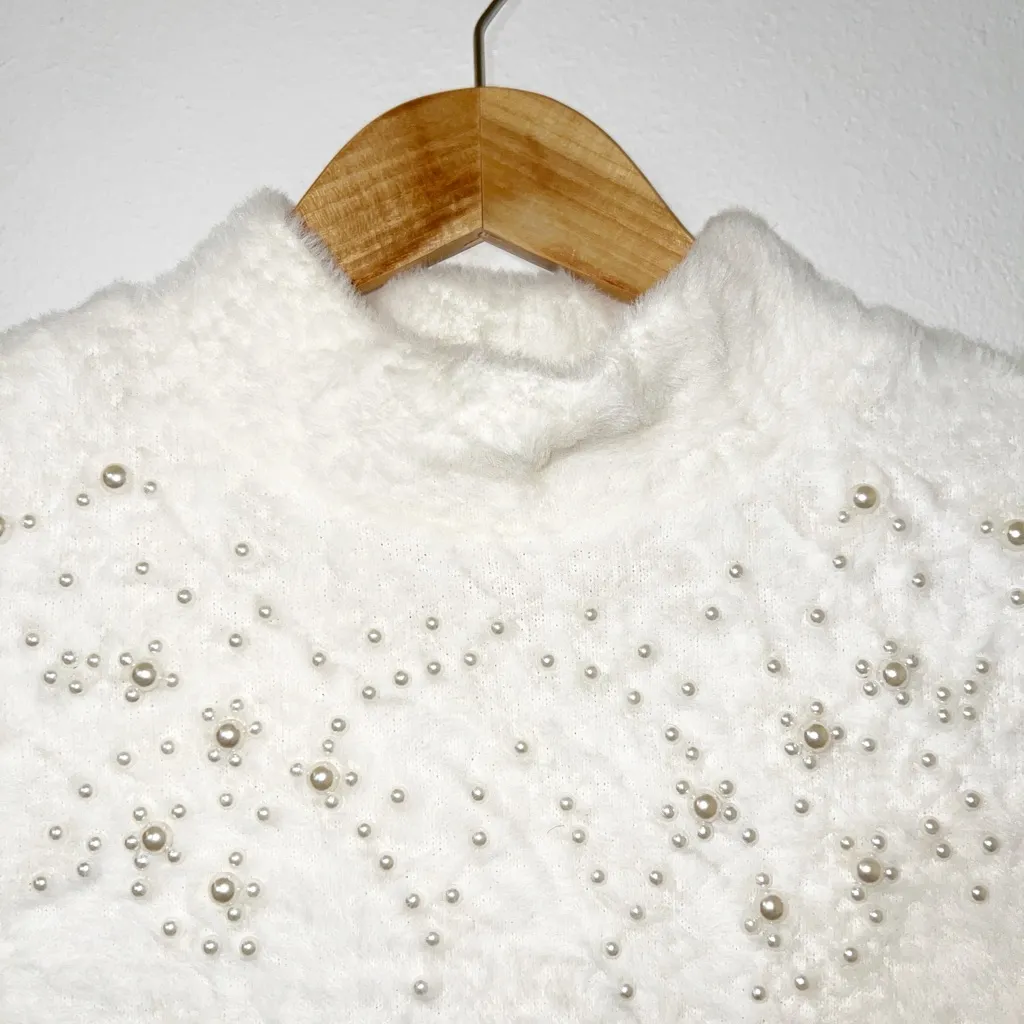 Zara fuzzy soft mock neck off white crop to with pearl details - Image 5