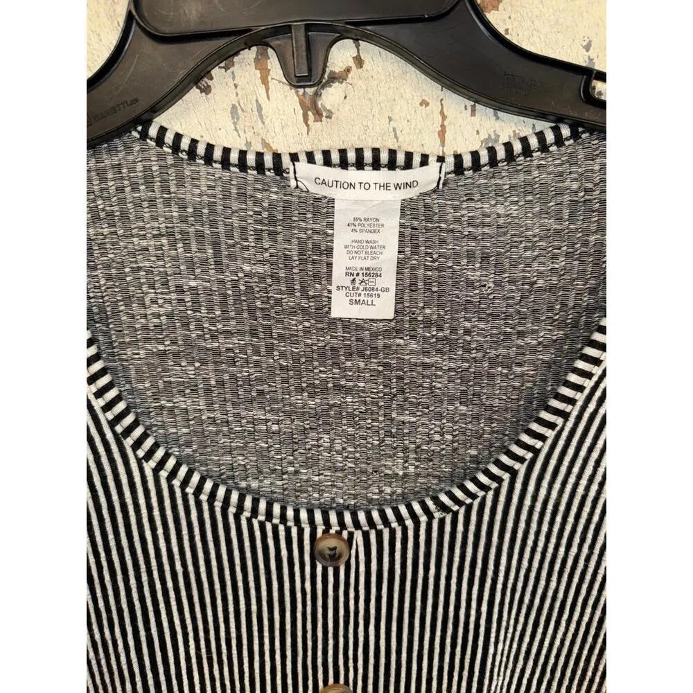 NWOT Caution to the Wind Black White Striped Tie Front Shirt, size Small - Image 4