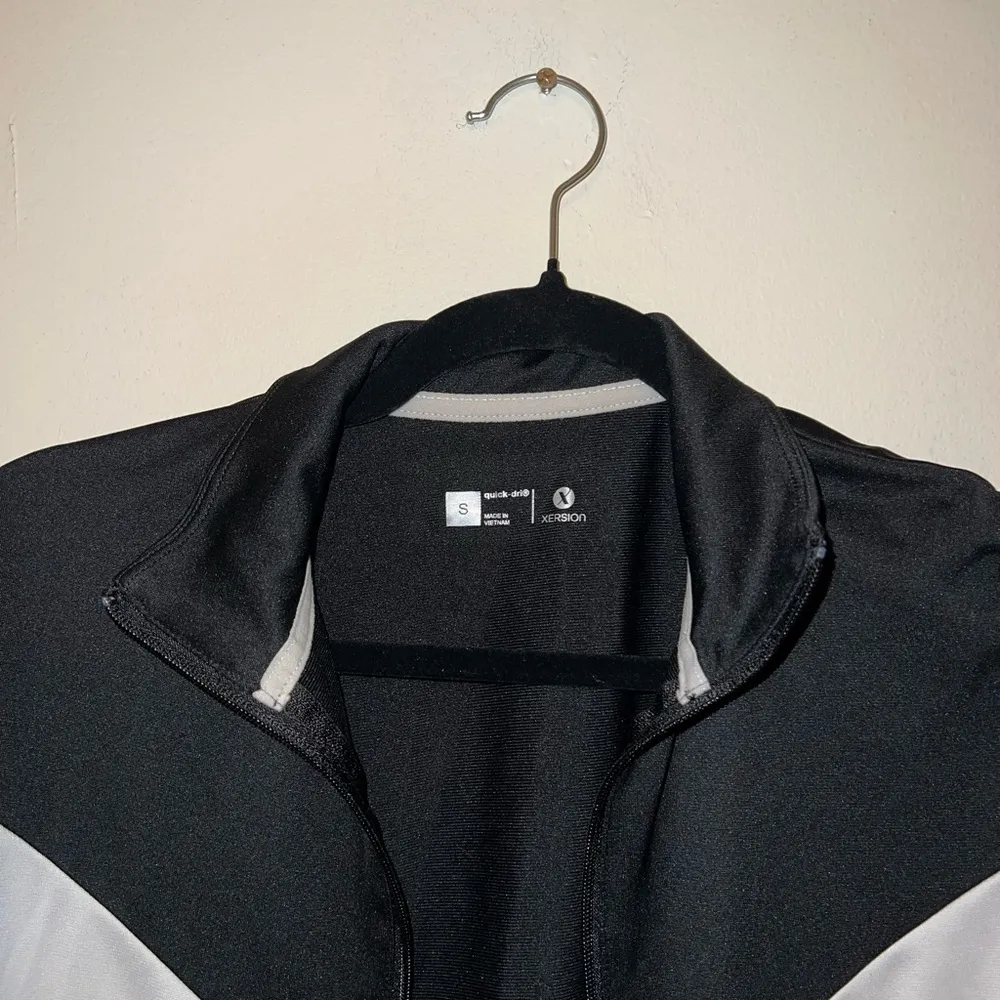 Xersion Athletic Black and White Zip Up Jacket - Image 2