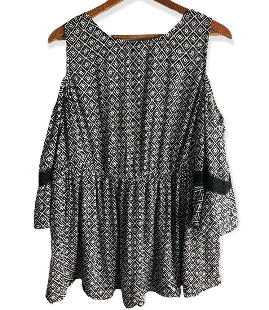 3/4 Sleeve Gauze Cold Shoulder Lace Detail Top - Image 5