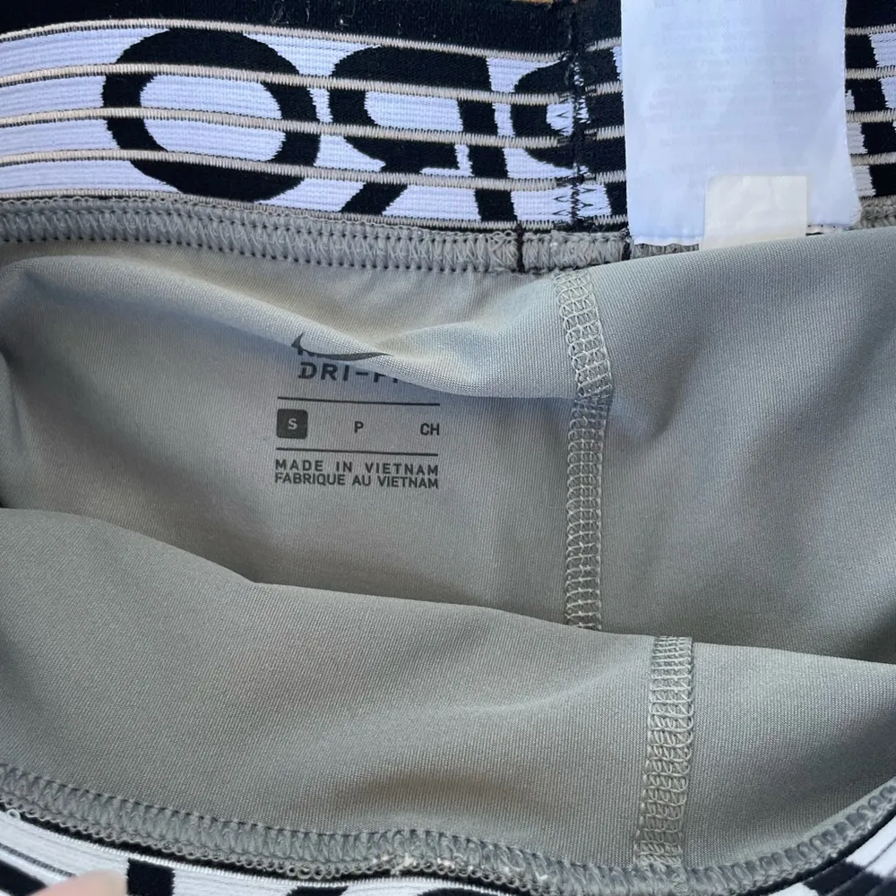 Nike pro white shorts sz s - Image 4