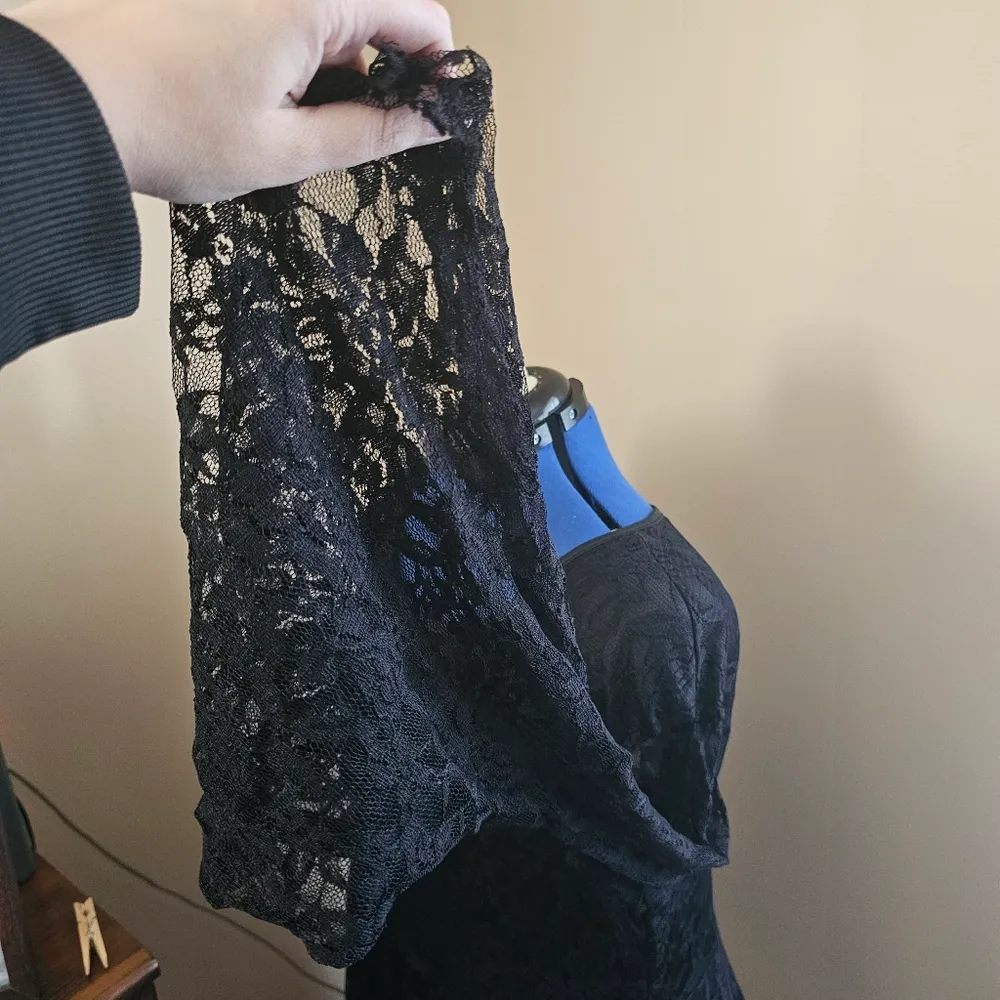 4X Black Lace Long Sleeve Midi Dress with Bell Sleeves - Image 4