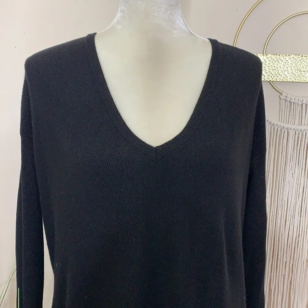 boden • wool blend vneck sweater with side split - Image 68