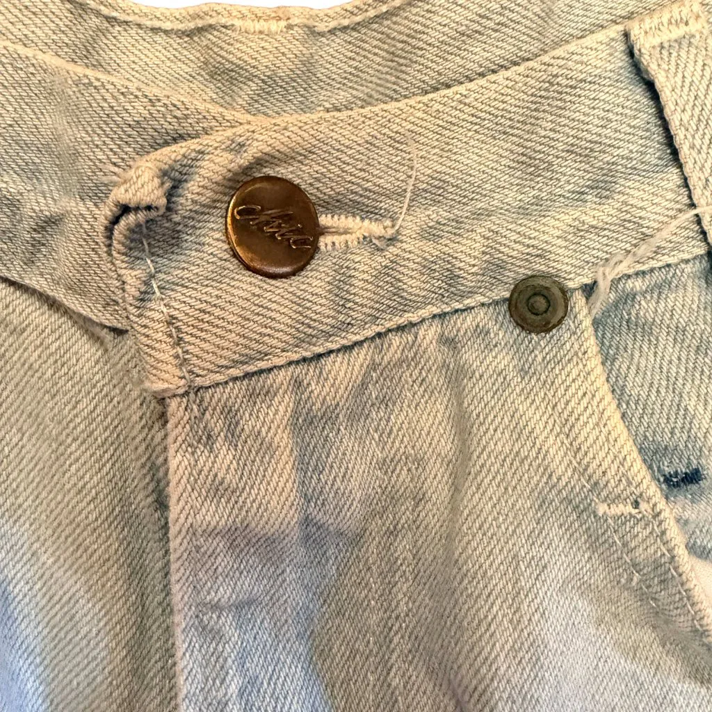 Vintage Chic High Rise Light Wash Denim Mom Shorts Y2K 90s Size 9 Small - Image 3