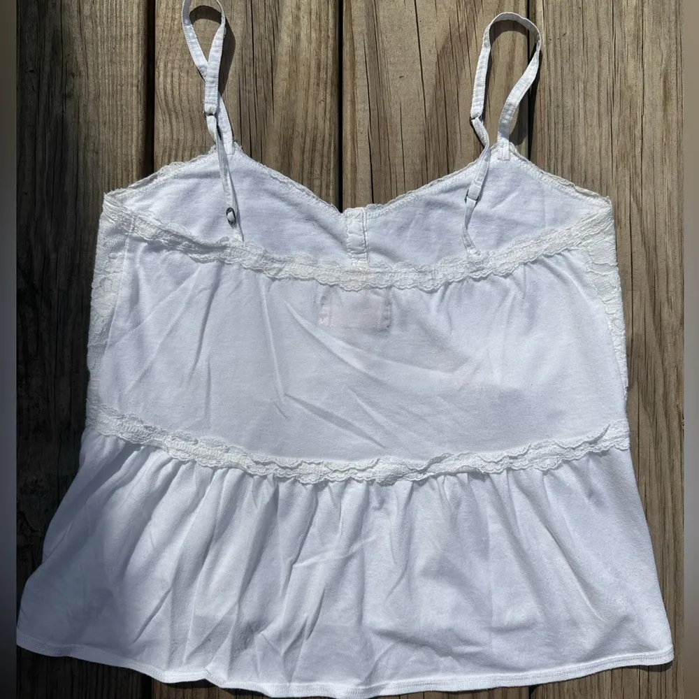 Hollister white lacey floral cami tank top with buttons - Image 4