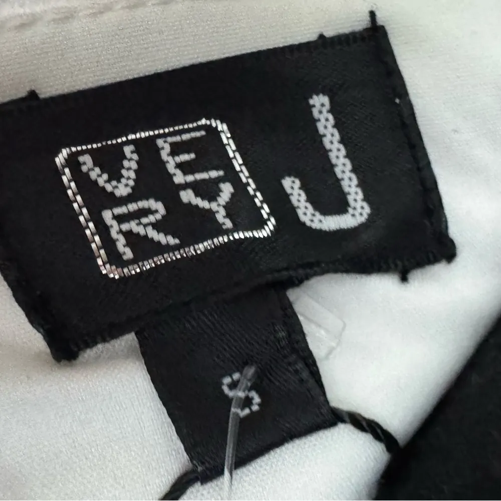 Beautiful white dress, with draped neckline, spectacular V-neckline on the back - Image 6