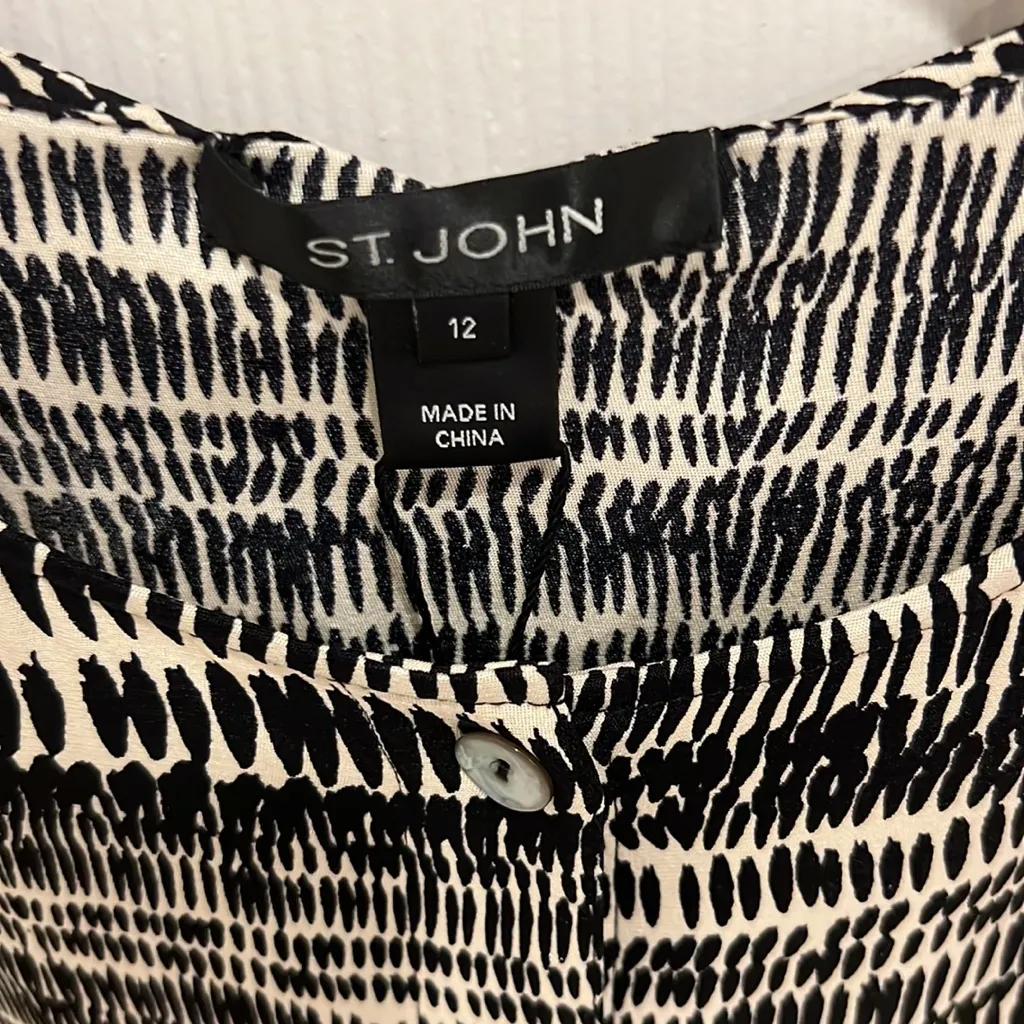 St. John Pussybow Button Up Blouse Abstract Black and White Size 12 - Image 3
