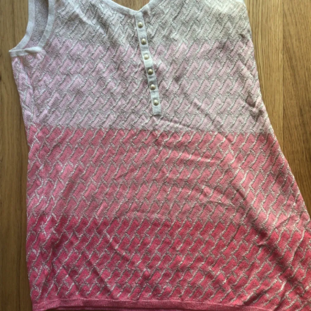 WHBM Knit Tank in coral,pink and gold size xs - Image 3