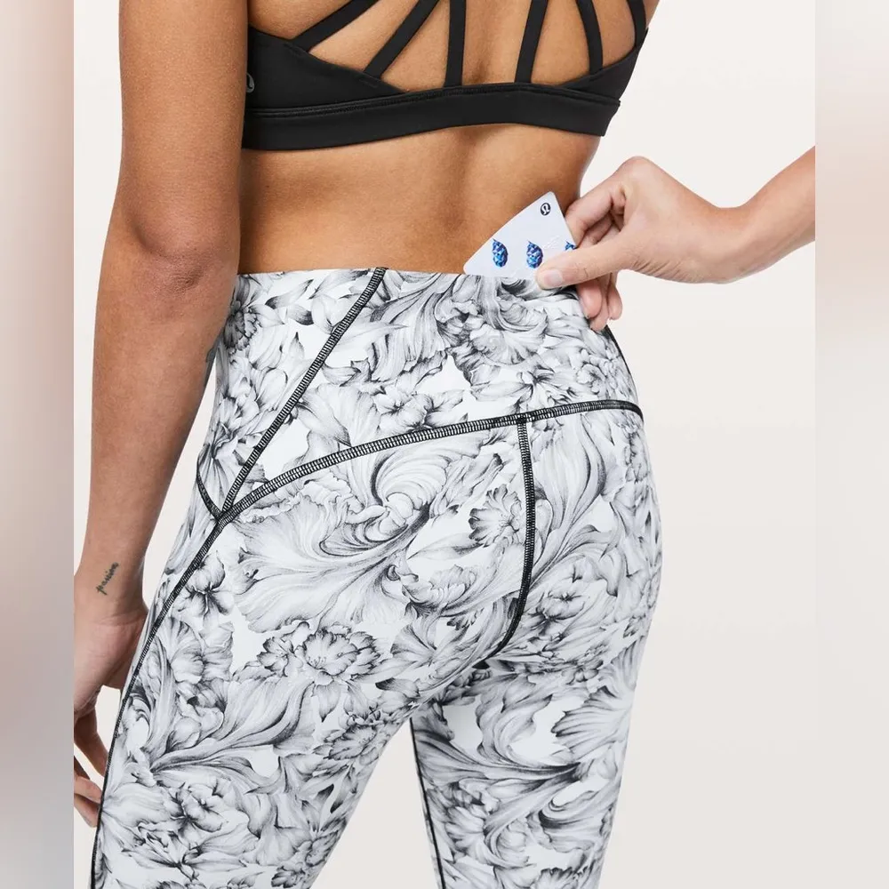 Lululemon Train Times 7/8 Pant *25"
Light Garden White Black / Black - Image 8