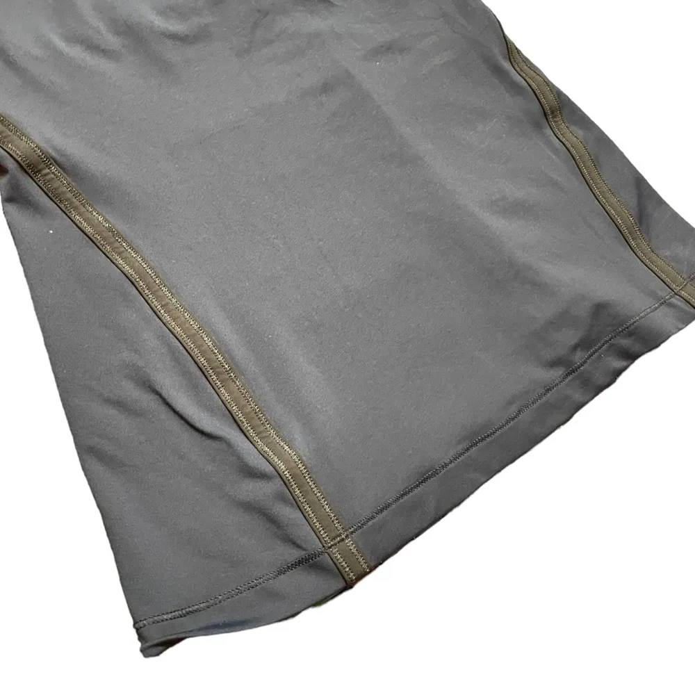 Lululemon Crossback Strappy Athletic Workout Tank Top Built in Bra Size 4 - Image 2