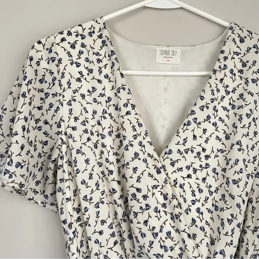 Sienna Sky White Blue Floral Wrap Midi Dress Size Medium - Image 2