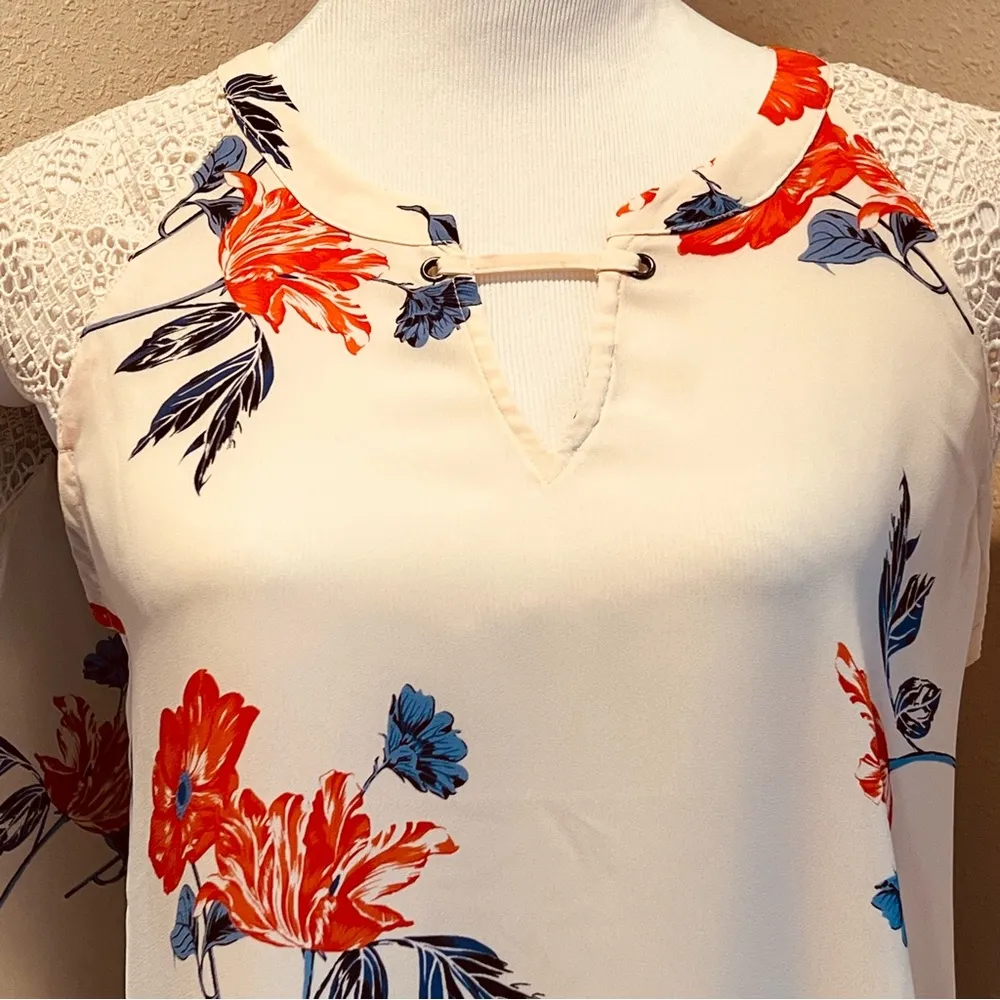 MAURICES sleeveless top blouse size medium floral lace - Image 4