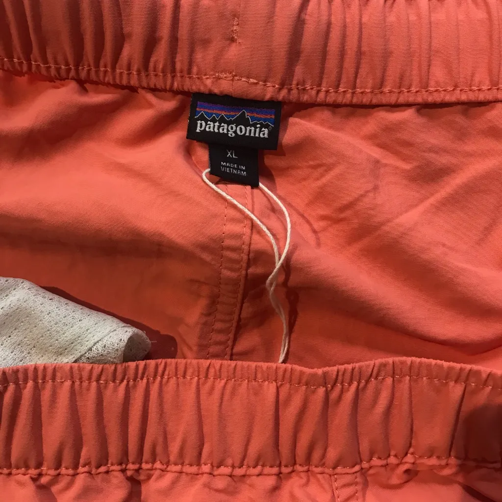 Patagonia Women's  Barely Baggies Short in Coho Coral Size XL NWT - Image 5