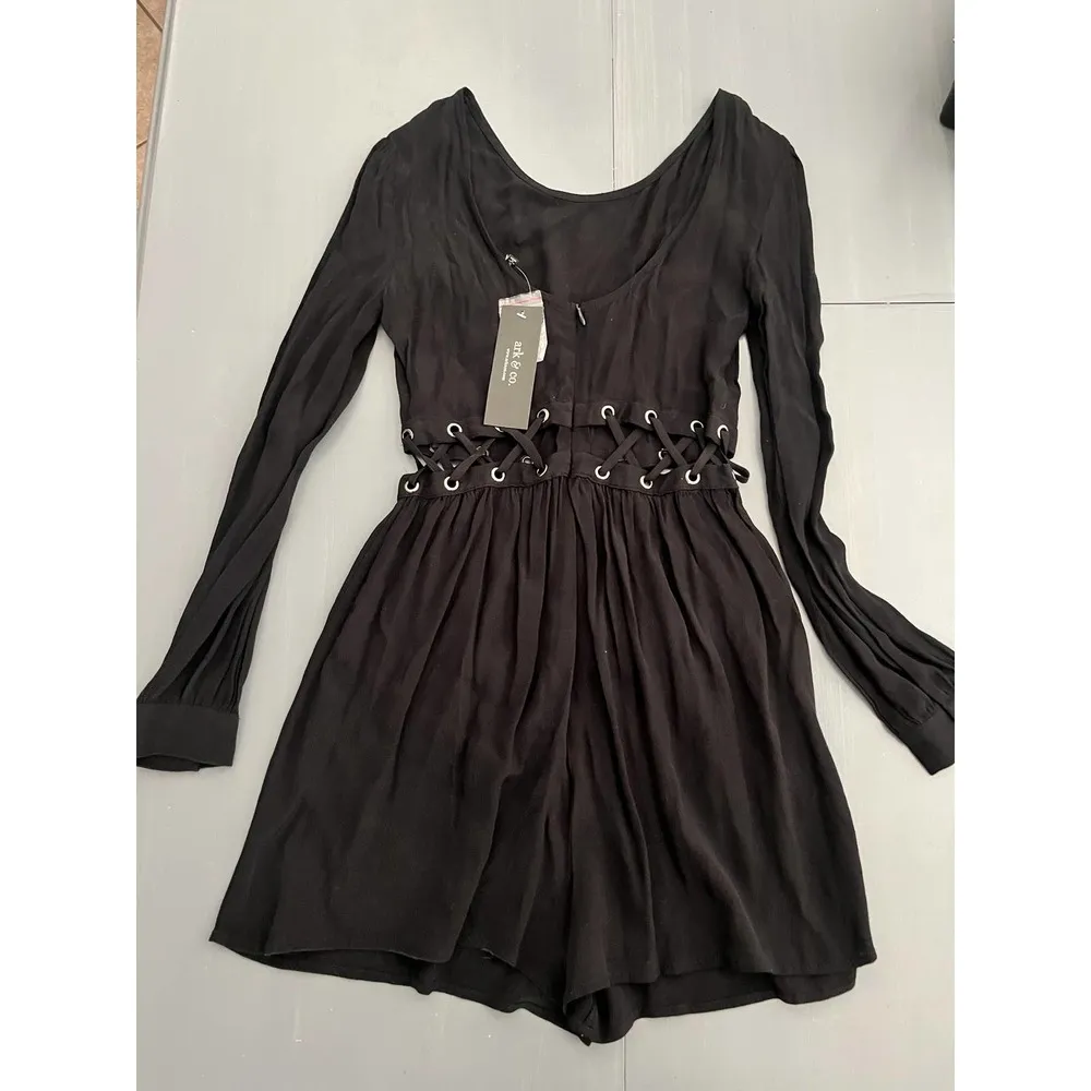 Ark and co Black Womens Criss Cross cutout Romper size Small - Image 3