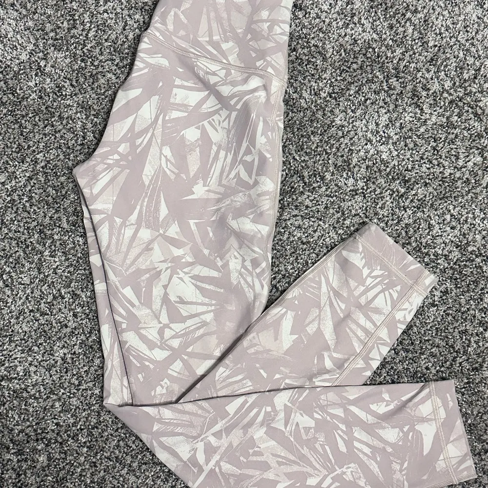 Lululemon Patterned Leggings - Image 4
